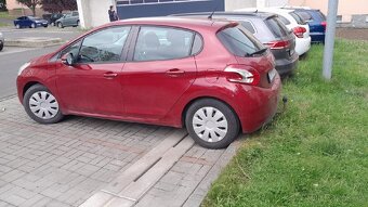 PEUGEOT 208 1,2. Benzín. - 4