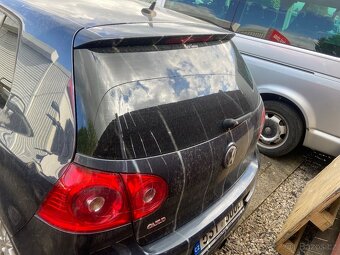Volkswagen golf 5 po bouračce - 4