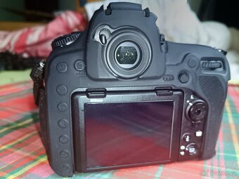Nikon D 850 - legenda za hubičku - 4