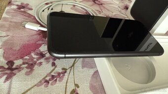 Apple iPhone 11 64 GB Black černý - 4