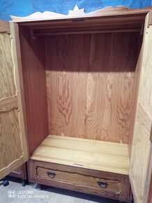 Prosklená jídelní skříň - 4