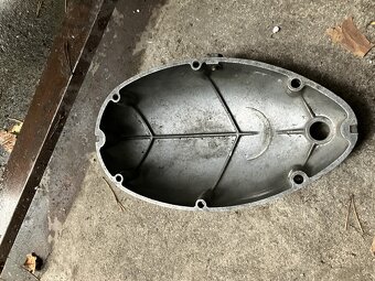 víko motoru na čz 150 - 4