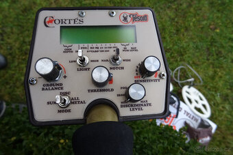 Detektor kovů Tesoro Cortes - 4