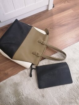 Kožená kabelka Furla - 4