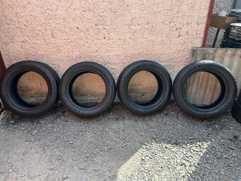 Prodám gumy 235/55/17 - 4