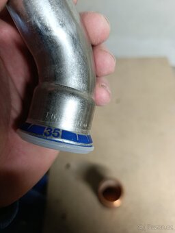 Kolena a T kus press Geberit  průměr 35 - 4