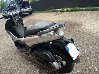 Piaggio Beverly 350 i.e. Sport Touring (2016) velmi pěkný - 4