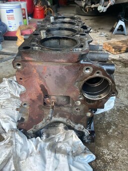 Blok motoru 1.9TDI BLS - 4