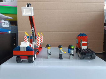LEGO Town 6477 Fire Fighter's Lift Truck - 4