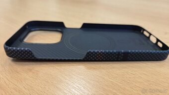 Kryt Benks Magnetic Aurora Kevlar 600D pro iPhone 15 Pro - 4