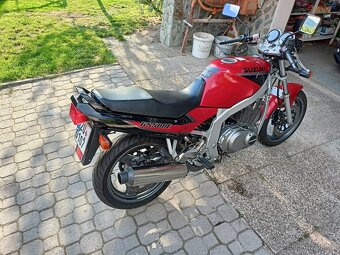 Suzuki GS500E - 4