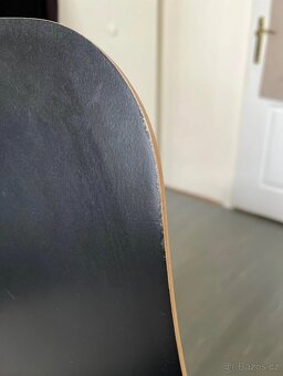 černá kolečková dřevěná židle ikea - 4