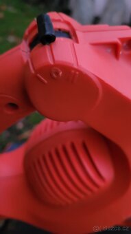 Vysavač listí Black&Decker - 4