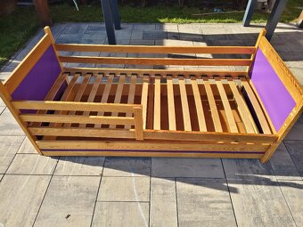 Prodám dětskou postel masiv fialová - 4