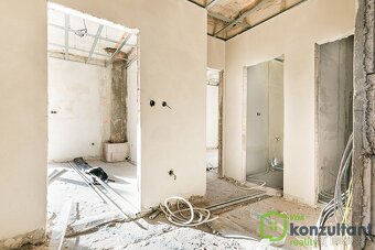 Prodej bytu 2+kk s balkonem a venkovním parkovacím místem - 4