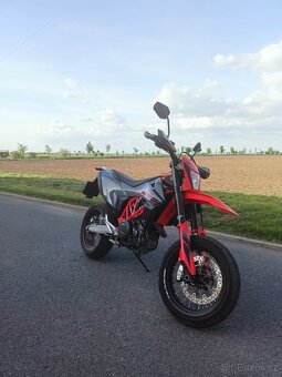 KTM 690 SMC R - 4