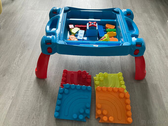 Mega Bloks Mega Skládací hrací stůl s kostkami - 4
