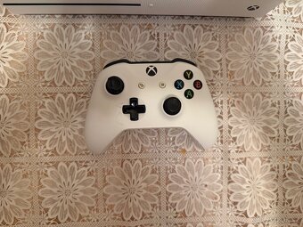 Xbox One s - 4