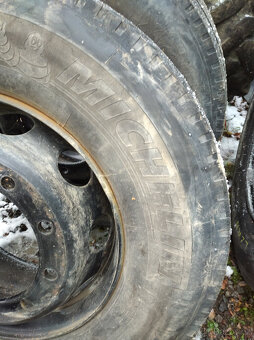 Prodám nákladní pneu 315/70 R22,5 Michelin - 4