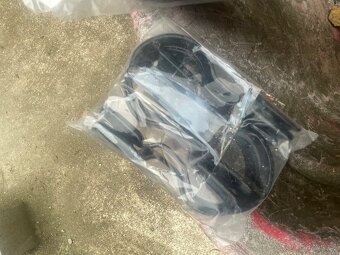 NOVE Plotove sloupky 100cm, prumer 3cm - 4