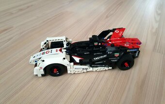 LEGO Technic 42137 Formule E Porsche 99X Electric - 4