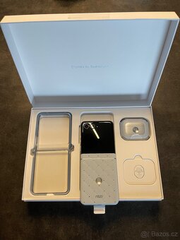 Motorola Razr 60 Pantone ICE Melt Crystal by Swarovski - 4