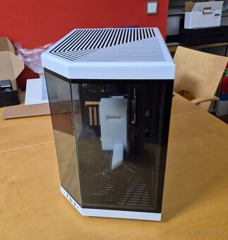 Skříň Hyte Y70 černo-bílá - 4