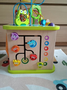 Hape Velká dřevěná motorická kostka - 4