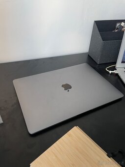 MacBook Air M1 (2020) - 16GB RAM/512GB SSD + příslušenství - 4