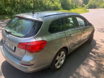 Opel Astra 2011 - 4