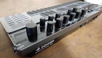 Basový Synthesizer Donner Essential B1 (v záruce) - 4