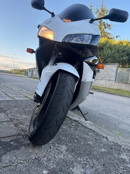 Honda CBR 1000RR Fireblade 2004 - 4