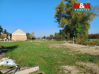Prodej pozemku k bydlení v Roveňsku - Holice - 4