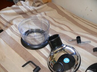 Nabízím kuchynský robot - 4