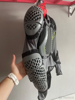 Alpinestars chránič těla Bionic Action 2 - 4