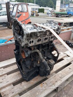 Renault Trafic 2 84kw motor(blok,hlava,klika) - 4