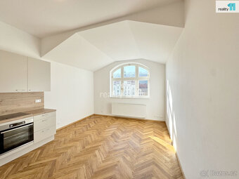Pronájem bytu 3+kk, 82 m2, po kompletní rekonstrukci, nezaří - 4