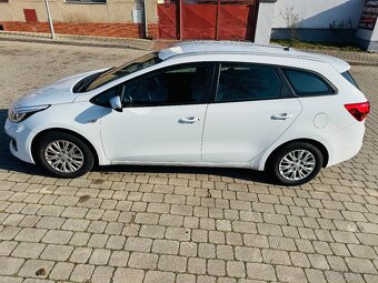 KIA Cee'd II Combi 1.6 GDi Comfort Plus SW - 4