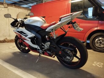 Yamaha R6 - 4