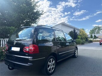 Volkswagen Sharan 1.9 TDi Facelift Highline - 4