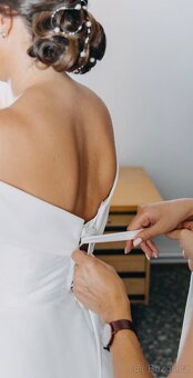 Třpytivé svatební šaty včetně závoje - 4