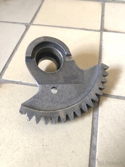 Prodám náhradní díly z motoru jawa 350 / 623 nebo 624 - 4