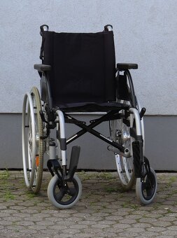 100-Mechanický invalidní vozík Breezy. - 4