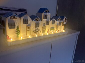 Dekorace dřevěné domečky - 4