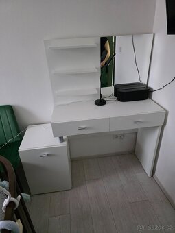 Kosmetický stolek - 4