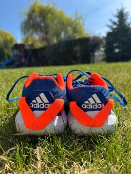 Adidas dětské sálové boty - 4
