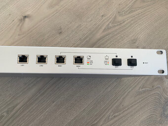 Ubiquiti UniFi Security Gateway Pro (USG-PRO-4) - 4