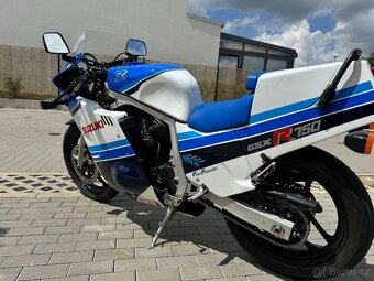 SUZUKI GSX 750 R - 4
