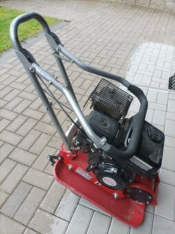 Vibrační deska Hecht 1113 - 4