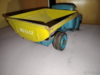Ruské plechové auto - 4